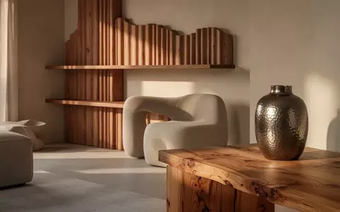Ein minimalistisch gestalteter Wohnraum in warmen Erdtönen mit haptischen Texturen, skulpturalen Möbeln und weichem Licht. - Foto: über boerse-global.de