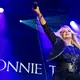 Bonnie Tyler verstarb im Juli in Portugal. (Archivbild) - Bild: Vít Èerný/CTK/dpa