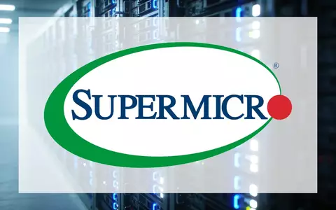 Moderne Rechenzentrum-Infrastruktur mit leuchtenden Server-Racks als Symbol für technologisches Wachstum. - Foto: über boerse-global.de