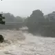 Zerstörerische Winde und massive Niederschläge auf Hawaiis größter Insel. - Bild: Taylor Cozloff/Civil Beat/AP/dpa