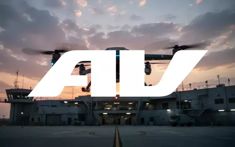 Eine moderne Drohne vor einem dramatischen Sonnenuntergang über einem militärischen Kontrollzentrum. - Foto: über boerse-global.de