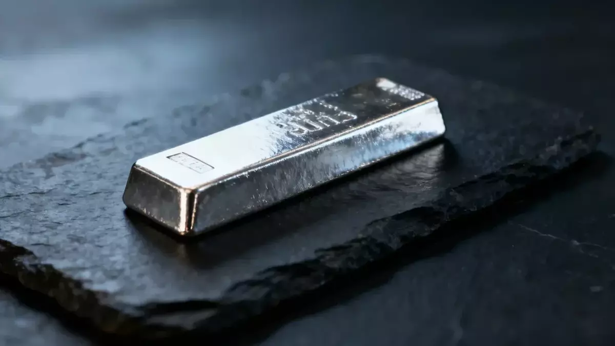 Silver Prices Caught Between Tight Supply and Fed Rate Hike Fears
