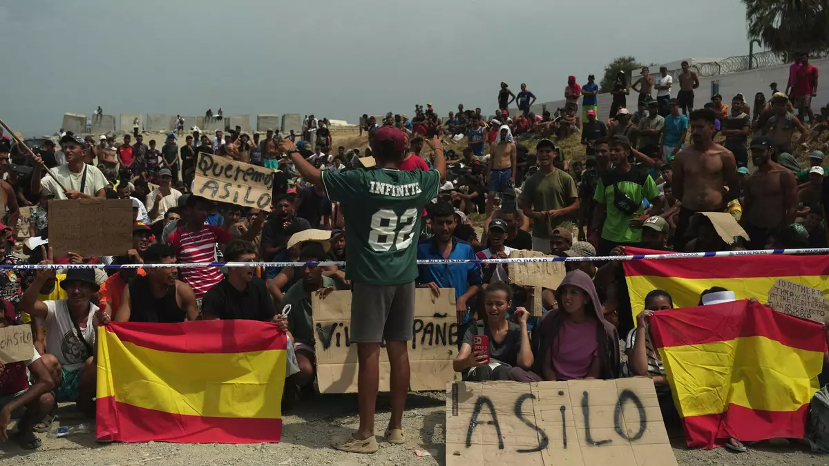 Spanien will die Rückführungen der Migranten fortsetzen. - Bild: Sven Kaeuler/dpa