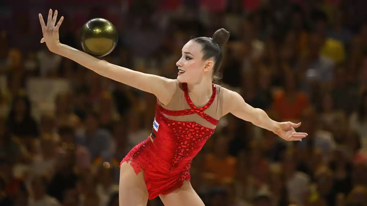 Holt Gold mit dem Ball: Darja Varfolomeev. - Bild: Marijan Murat/dpa