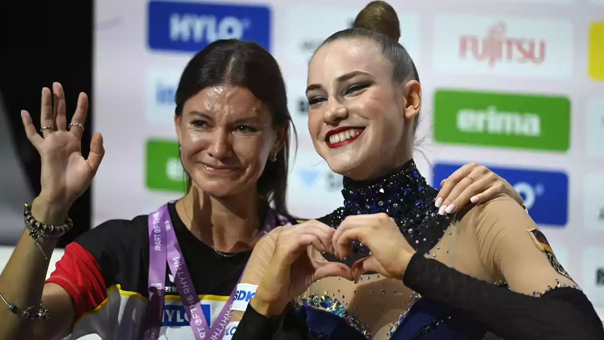 Avancierte mit vier Medaillen zum WM-Star: Darja Varfolomeev (r). - Bild: Marijan Murat/dpa
