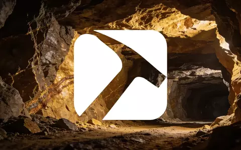 Ein stimmungsvoller, beleuchteter Bergbautunnel in einem unterirdischen Bergwerk. - Foto: über boerse-global.de