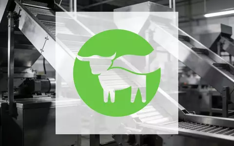 Moderne, düster beleuchtete Industrieanlage für Lebensmitteltechnologie als Symbol für Marktveränderungen. - Foto: über boerse-global.de