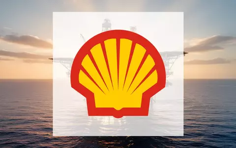 Moderne Offshore-Ölplattform bei Sonnenaufgang über dem Ozean als Symbol für Energieinvestitionen. - Foto: über boerse-global.de