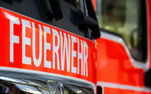 Das Feuer breite sich aktuell weiter aus. (Symbolbild) - Foto: Soeren Stache/dpa