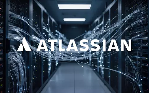 Abstrakte Darstellung eines modernen Rechenzentrums mit blau beleuchteten Server-Racks und Glasfaserkabeln. - Foto: über boerse-global.de