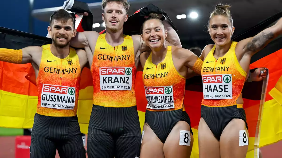 Die 4x100-Mixed-Staffel um Heiko Gussmann, Kevin Kranz, Gina Lückenkemper und Rebekka Haase (von links nach rechts) gewann EM-Silber. - Bild: Sven Hoppe/dpa