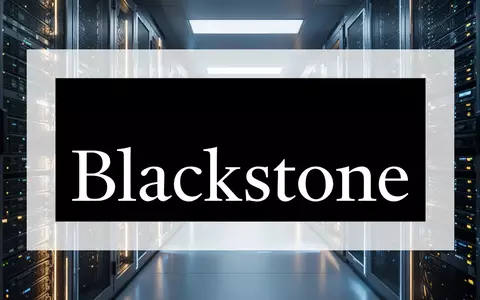 Abstrakte Darstellung einer modernen Rechenzentrum-Infrastruktur mit futuristischer Beleuchtung. - Foto: über boerse-global.de
