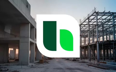 Moderne Baustelle mit Betonstrukturen und Stahlträgern im Licht der Morgendämmerung als Symbol für die Bauindustrie. - Foto: über boerse-global.de
