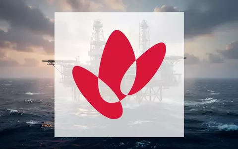 Moderne Offshore-Öl- und Gasplattform bei Sonnenaufgang über dem offenen Meer. - Foto: über boerse-global.de