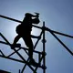 Am Bau drohen höhere Preise und Verzögerungen, da Transportschiffe weniger laden können. - Bild: David-Wolfgang Ebener/dpa/dpa-tmn