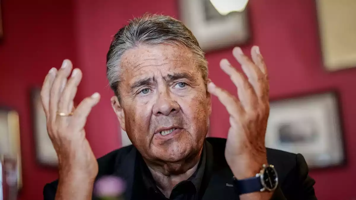 Sigmar Gabriel (SPD) plädiert dafür, endlich die «echten Probleme» nicht mehr wegzudiskutieren oder totzuschweigen, sondern anzupacken. - Bild: Kay Nietfeld/dpa