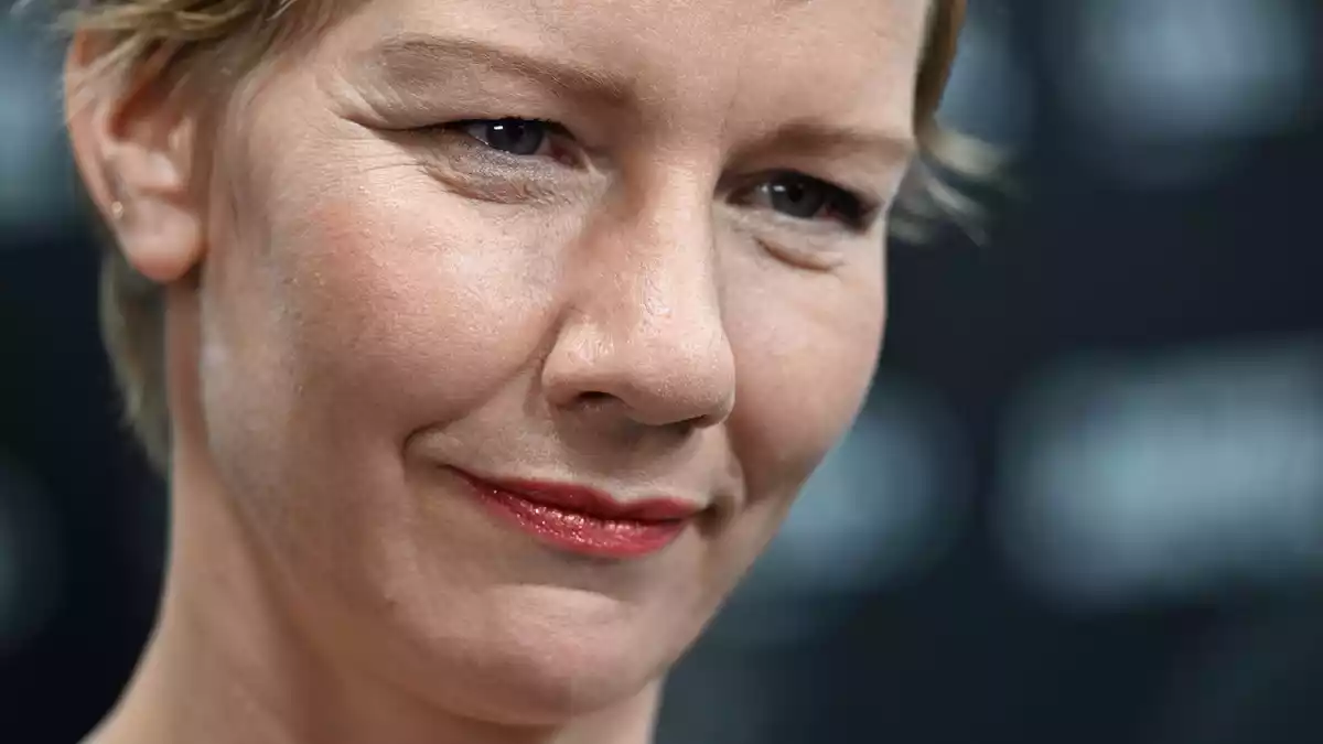 Ihre Rollen sind eher ernst, oft nur auf den ersten Blick: Sandra Hüller. (Archivbild) - Bild: Felix Hörhager/dpa