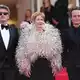 Pawel Pawlikowski, Sandra Hüller und August Diehl vor dem Festivalpalast in Cannes. (Archivbild) - Bild: Scott A Garfitt/Invision/AP/dpa
