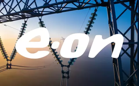 Moderne Strominfrastruktur und Hochspannungsleitungen in der Dämmerung als Symbol für den Energiesektor. - Foto: über boerse-global.de