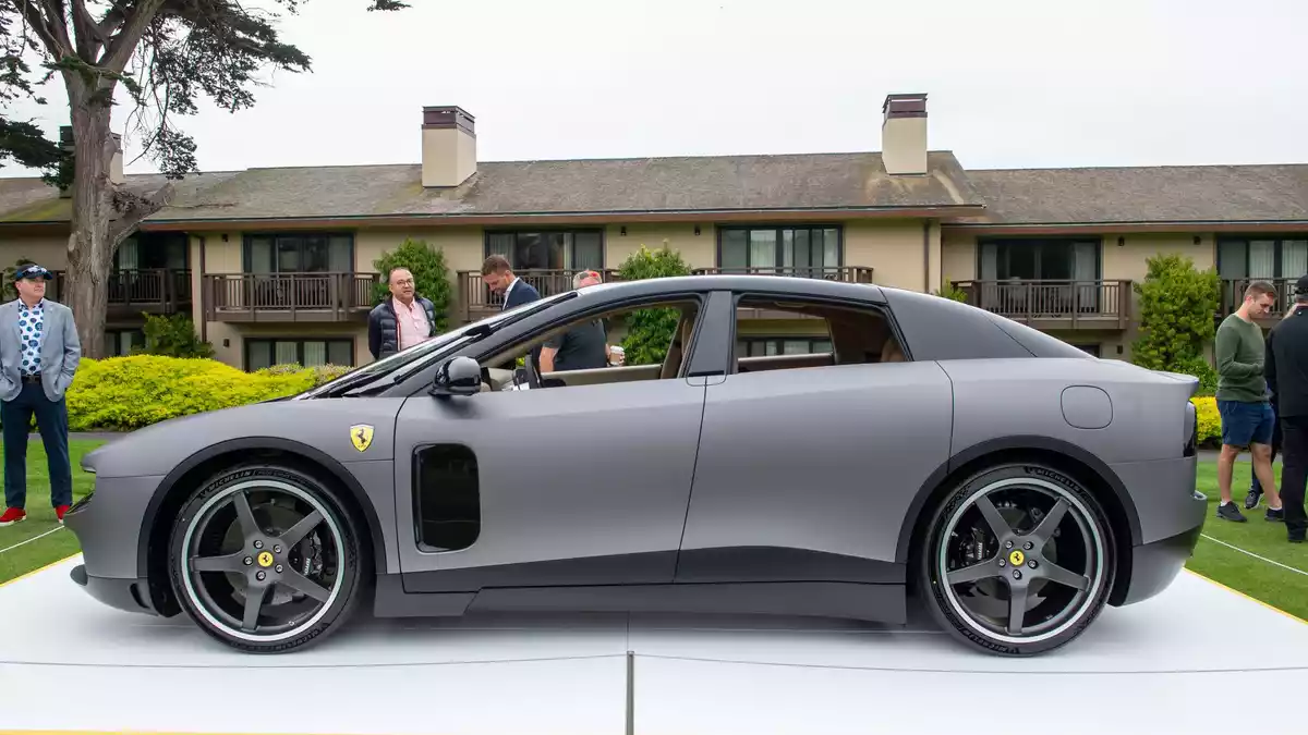 Der Ferrari Luce sorgte nach der Vorstellung für heftige Debatten. - Bild: Andrej Sokolow/dpa