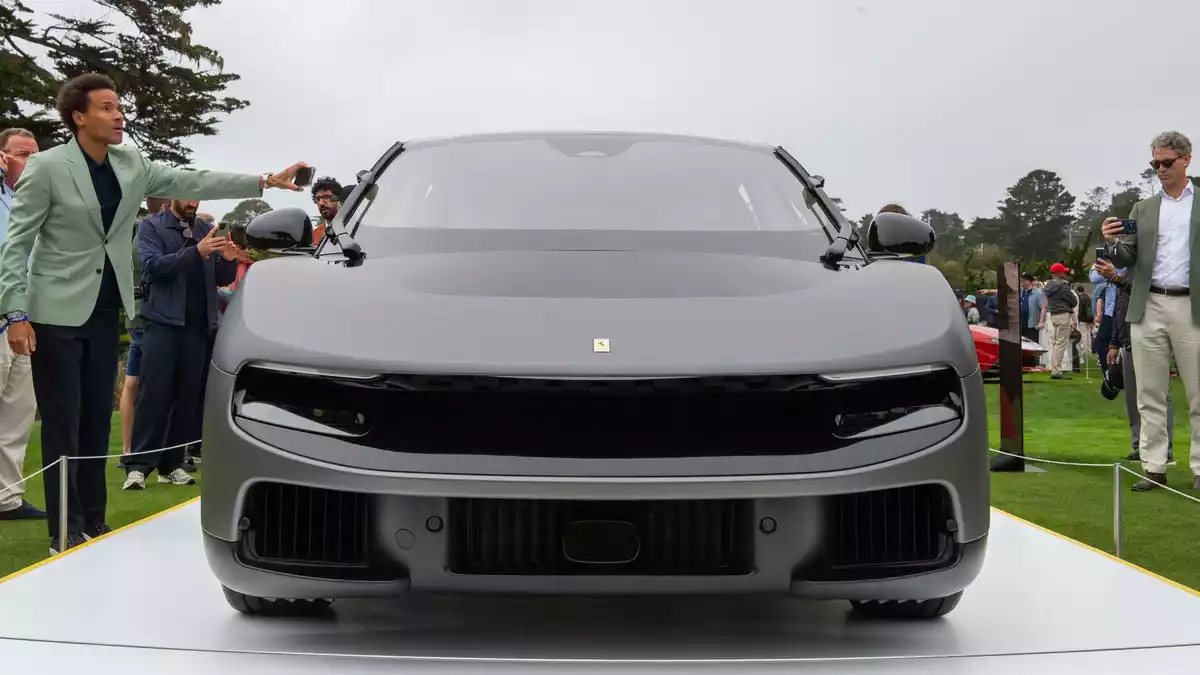 Das Design des Luce weicht stark vom bisherigen typischen Ferrari-Aussehen ab. - Bild: Andrej Sokolow/dpa