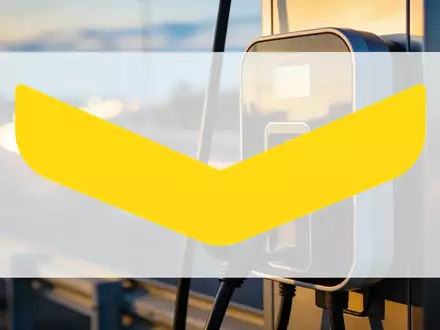 Moderne E-Ladestation bei Sonnenuntergang als Symbol für Wachstum und nachhaltige Infrastruktur. - Foto: über boerse-global.de