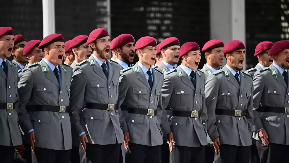 Die personelle Stärke der Truppe liegt zur Jahresmitte im Zielkorridor für das Jahr 2026. (Archivbild) - Bild: Sebastian Gollnow/dpa