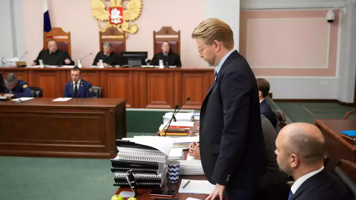 In einer Berufungsverhandlung beschäftigt sich Russlands Oberstes Gericht erneut mit dem Ausschluss der Anti-Kriegspartei Jabloko von der Parlamentswahl im September. - Bild: Pavel Bednyakov/AP/dpa