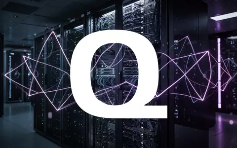 Abstrakte Darstellung eines Quantencomputer-Servers in einem modernen Rechenzentrum mit blauer Beleuchtung. - Foto: über boerse-global.de
