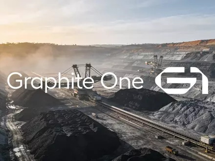 Abstrakte Darstellung einer modernen Rohstoffgewinnung in einer industriellen Landschaft bei Sonnenaufgang. - Foto: über boerse-global.de