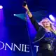 Bonnie Tyler verstarb im Juli in Portugal. (Archivbild) - Bild: Vít Èerný/CTK/dpa