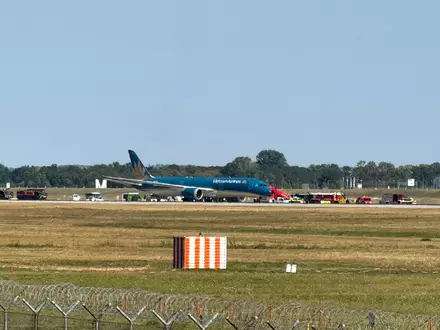 Eine Maschine der Vietnam Airlines Maschine ist kurz nach ihrem Start vom Münchner Flughafen dort wieder gelandet.  - Foto: Uwe Lorz/dpa