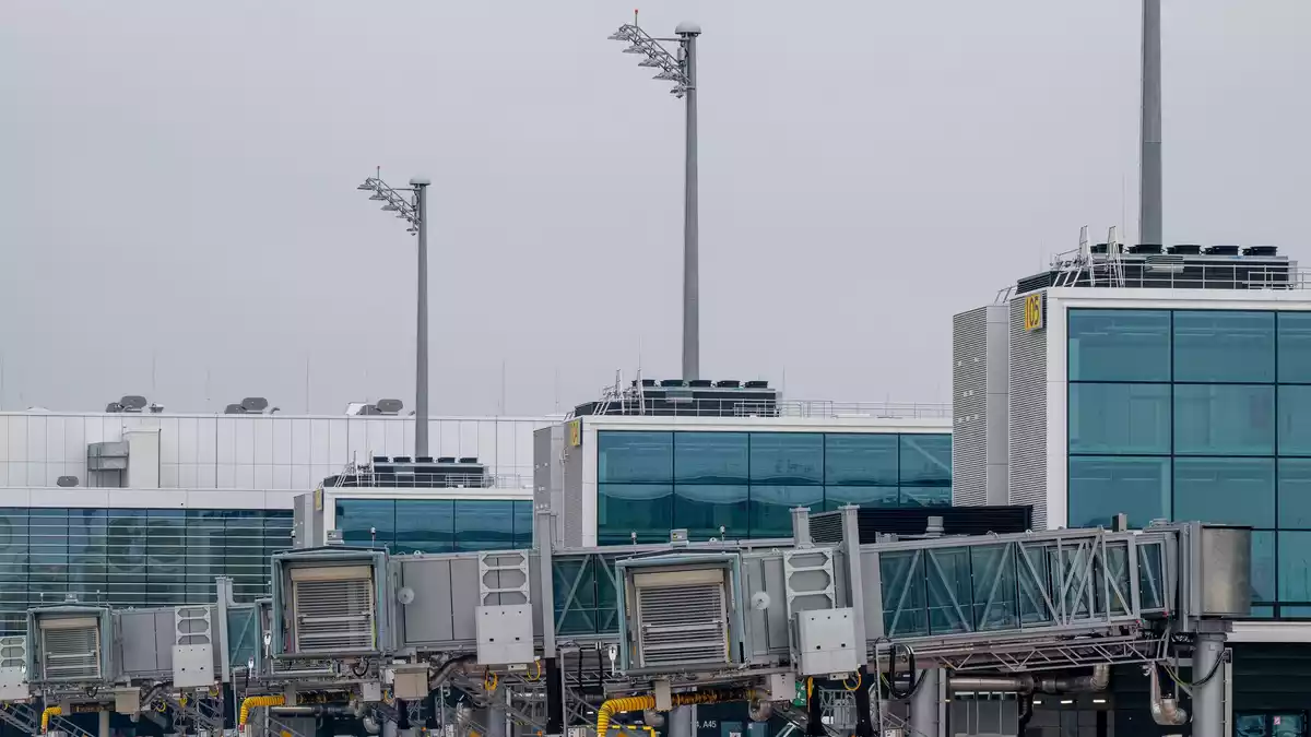 Der Flugverkehr am Flughafen München läuft wieder normal. (Archivbild) - Bild: Peter Kneffel/dpa