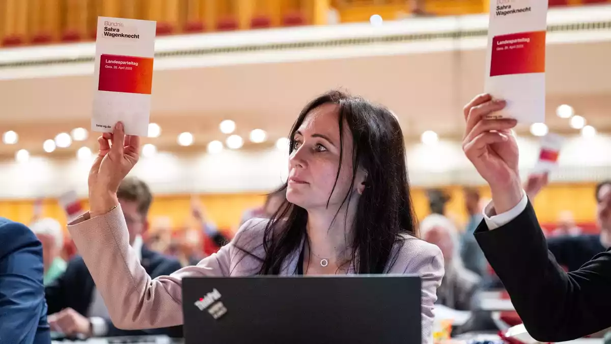 Die Thüringer BSW-Abgeordnete Anke Wirsing und ihr Kollege Sven Küntzler wollen Ministerpräsident Mario Voigt nicht mehr unterstützen. (Archivbild. - Bild: Jacob Schröter/dpa