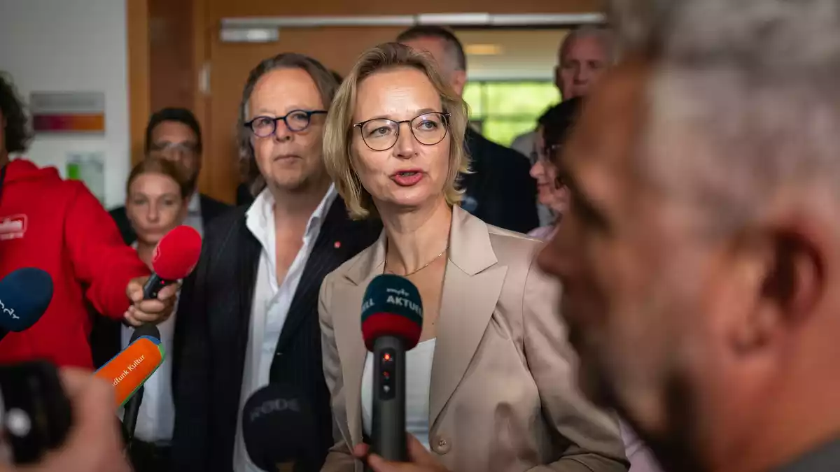 Die Vorsitzende des Landesverbands des BSW, Katja Wolf (M), kritisierte die Berliner Spitze für ihren Kommunikationsstil.  - Bild: Jacob Schröter/dpa