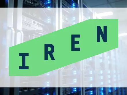 Modernes Rechenzentrum mit leuchtenden Server-Racks als Symbol für digitale Infrastruktur und Unternehmenswachstum. - Foto: über boerse-global.de
