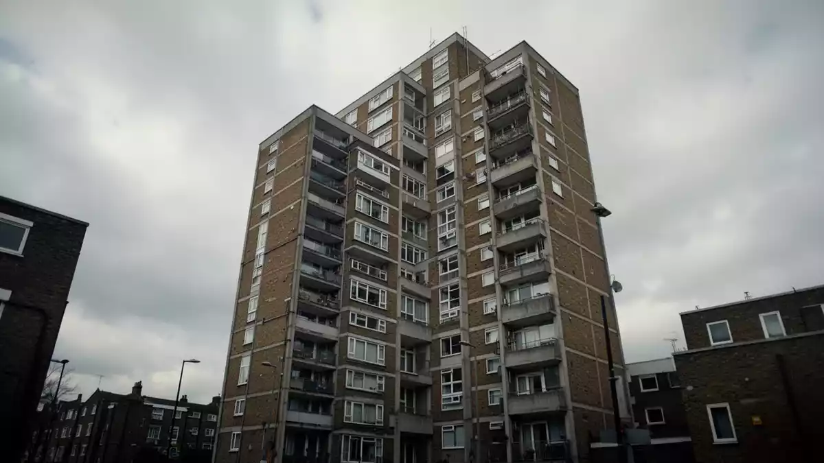 A five-year-old boy died after falling from a 15th-floor apartment window in East London, with his mother telling an inquest that council officials ignored repeated warnings about faulty safety…