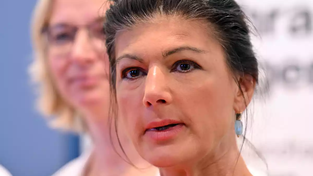 Parteigründerin Sahra Wagenknecht liegt mit dem BSW in Thüringen über Kreuz. (Archivfoto) - Bild: Martin Schutt/dpa