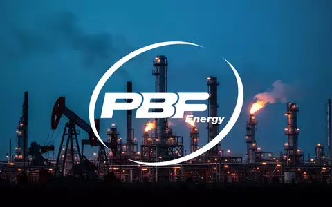 Abstrakte Darstellung einer modernen Ölraffinerie in der Abenddämmerung als Symbol für den Energiesektor. - Foto: über boerse-global.de