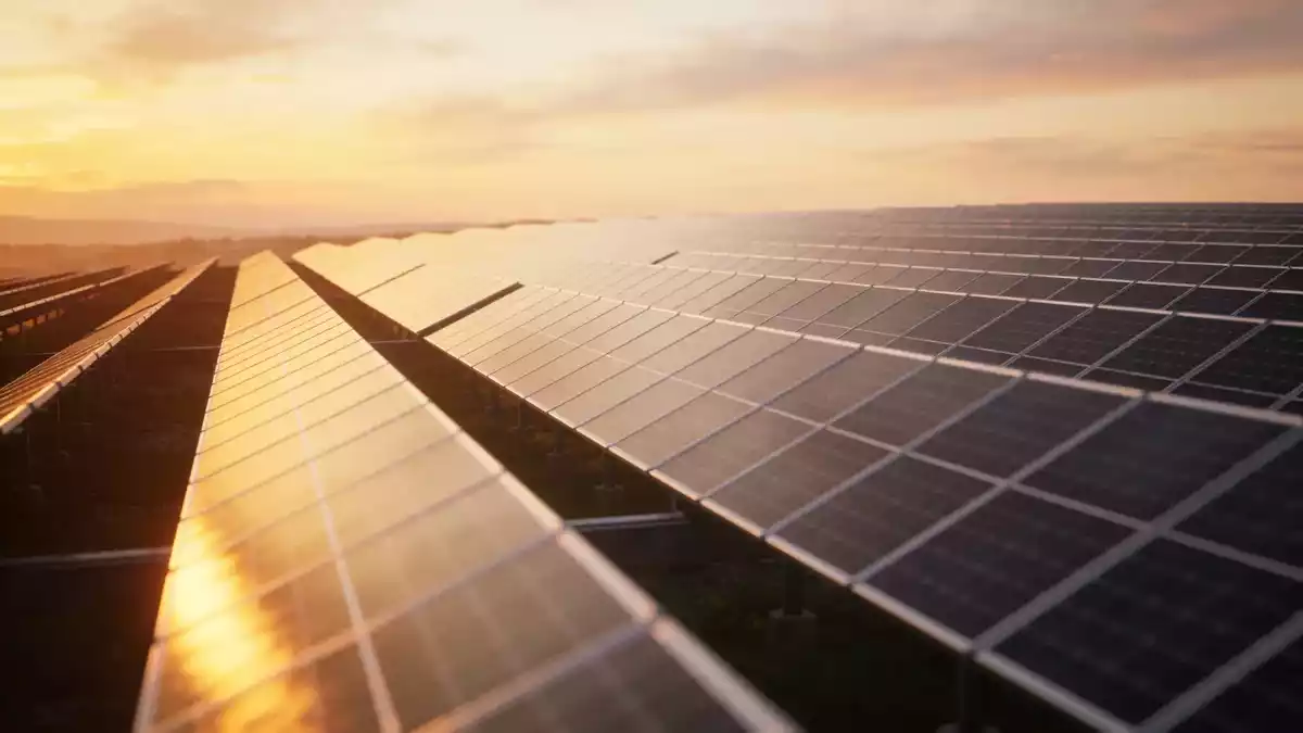 Clean-Energy-ETF: Zwischen Solar-Klagewellen und Bloom-Energie-Rally