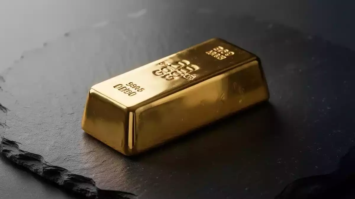 Gold Hits $4,400 as China's 21-Month Buying Streak and Fed Bets Fuel Rally