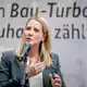 Bauministerin Hubertz will den Wohnungsbau beschleunigen. (Archivbild) - Bild: Kay Nietfeld/dpa