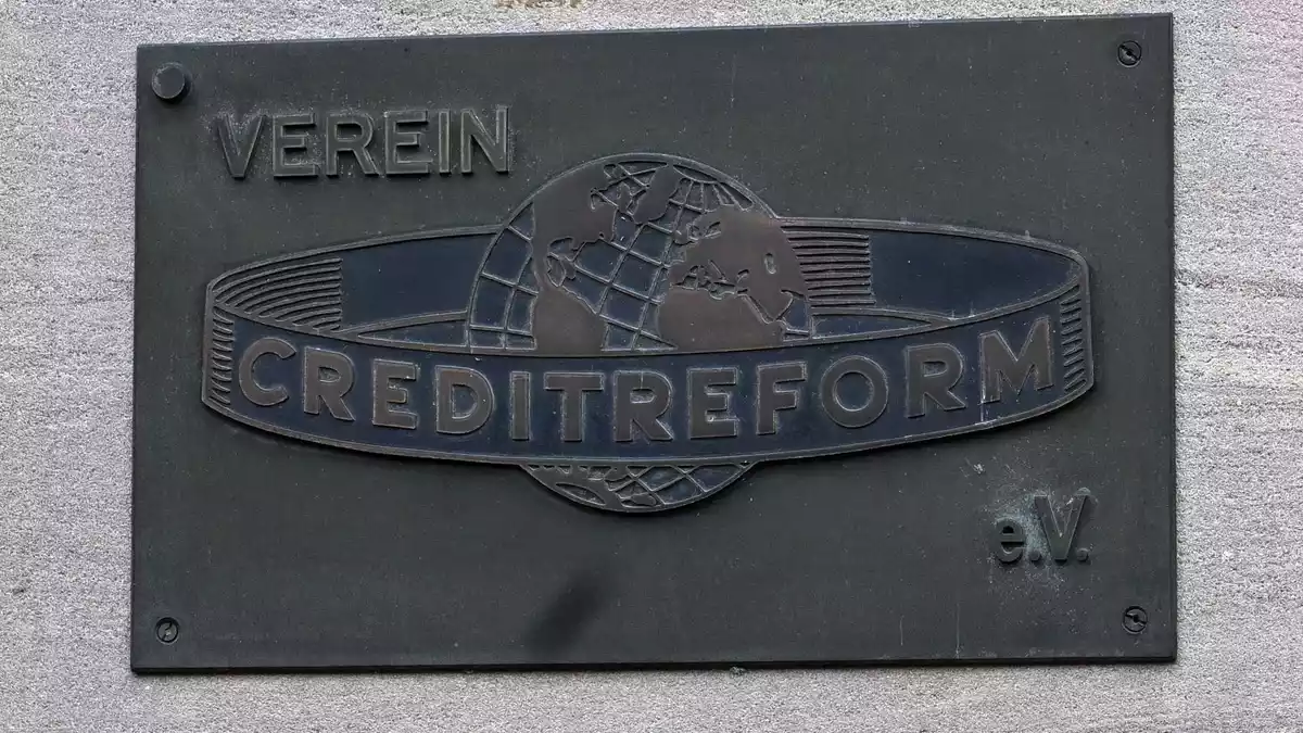 Die Wirtschaftsauskunftei Creditreform sammelt regelmäßig Zahlen zu Firmenpleiten und Unternehmensschließungen. (Symbolbild) - Bild: Martin Schutt/dpa