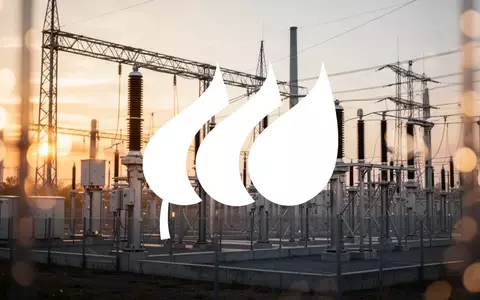 Moderne Hochspannungsinfrastruktur in der Abenddämmerung als Symbol für Investitionen im Energiesektor. - Foto: über boerse-global.de