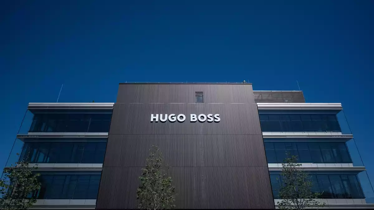 Blick auf den Firmensitz der Hugo Boss AG in Metzingen. - Bild: Marijan Murat/dpa