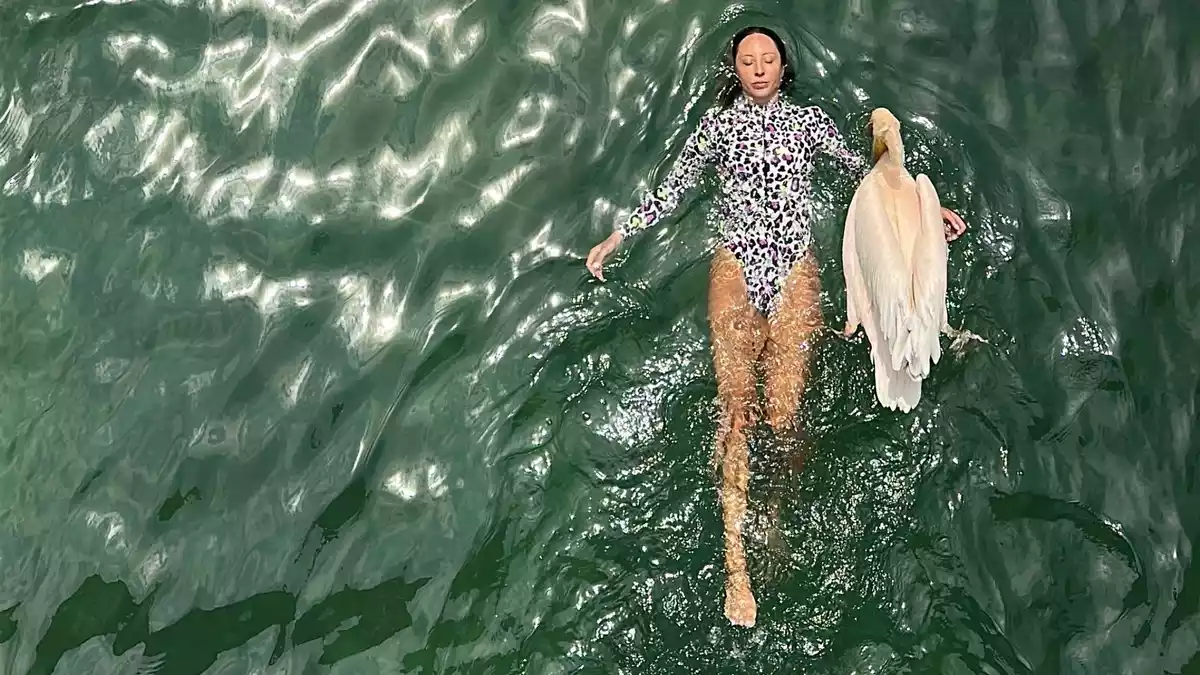 Yoga-Lehrerin Alik Ohanian ist eng mit dem Pelkian verbunden. Sie gehen regelmäßig zusammen schwimmen. - Bild: Tony Issa/dpa