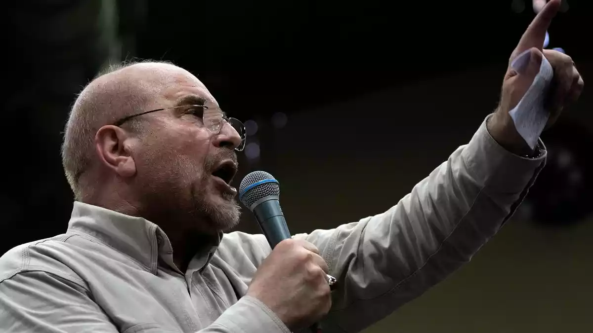 Parlamentspräsident Mohammed Baghar Ghalibaf sagte, die Straße von Hormus bleibe so lange geschlossen, wie sich die USA nicht an ihre Verpflichtungen aus der Vereinbarung hielten. (Archivbild) - Bild: Vahid Salemi/AP/dpa