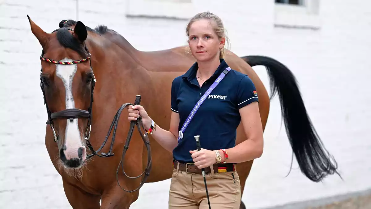  Sophie Hinners reitet in Aachen ihre erste WM. - Bild: Uwe Anspach/dpa
