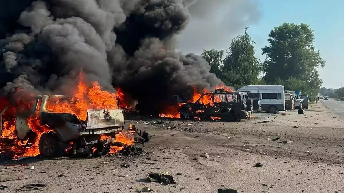 Bei russischen Angriffen auf die grenznahe Region Charkiw gibt es immer wieder viele zivile Opfer.  - Bild: Uncredited/Ukrainian Emergency Service via AP/dpa
