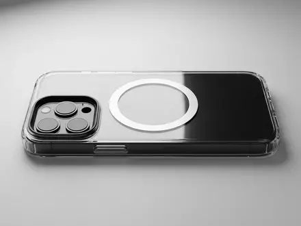 Fotorealistische Studioaufnahme von Handyhuelle zum Thema Apple Clear Case MagSafe, klare Lichtfuehrung - Foto: THN